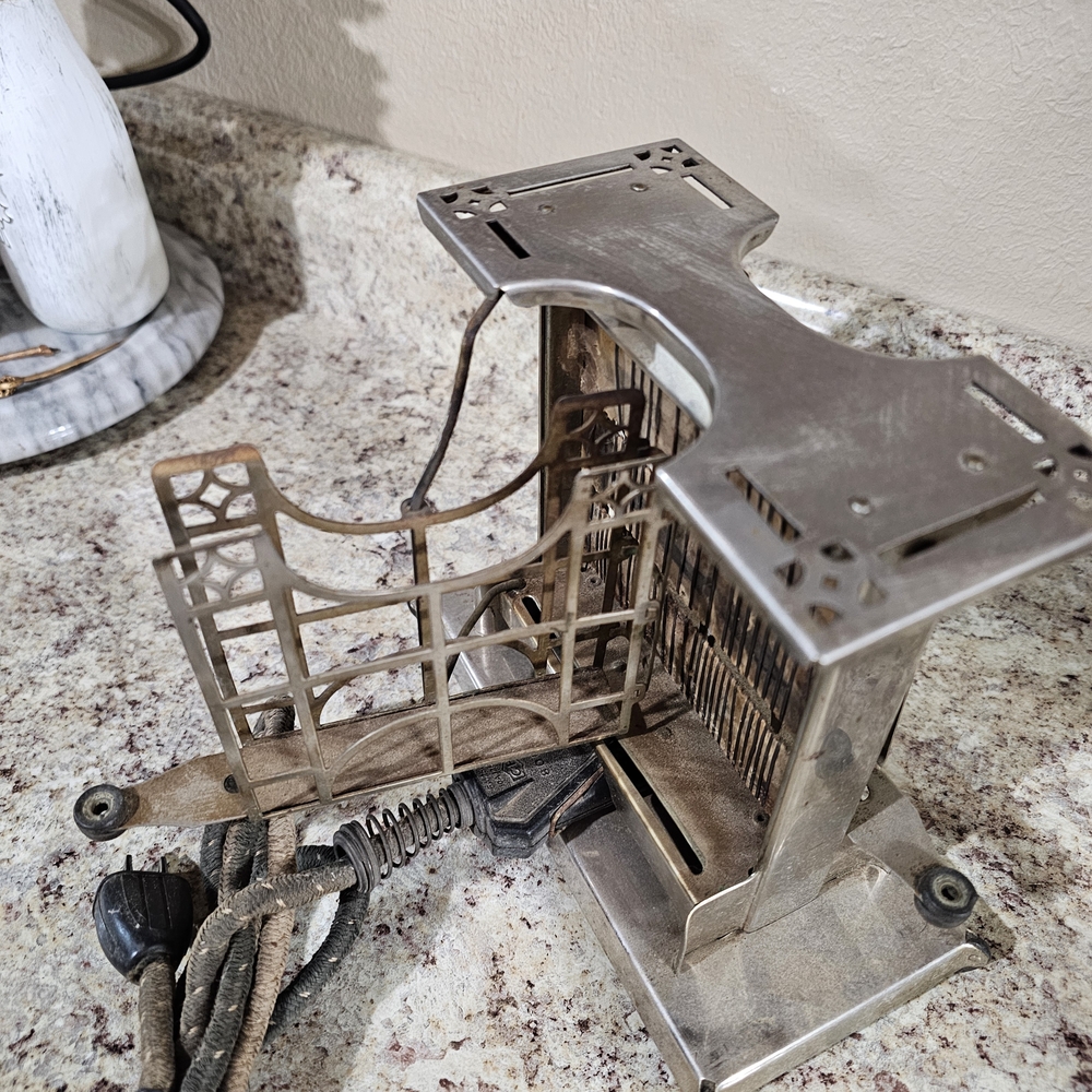 Vintage Metal Toaster With Slide Out Toast Holders - Picture 6 of 12